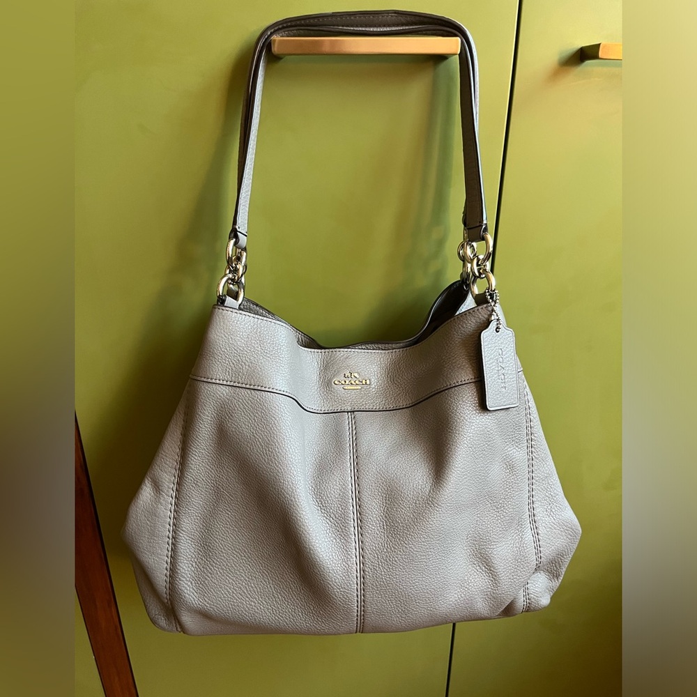 Light Gray Leather Lexi Coach purse in great condition.